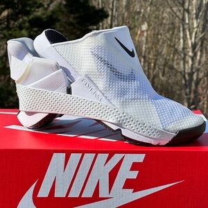 Nike White Flyease Slip On Casual Laceless Sneakers NEW Womens 6.5 fits Youth 5Y